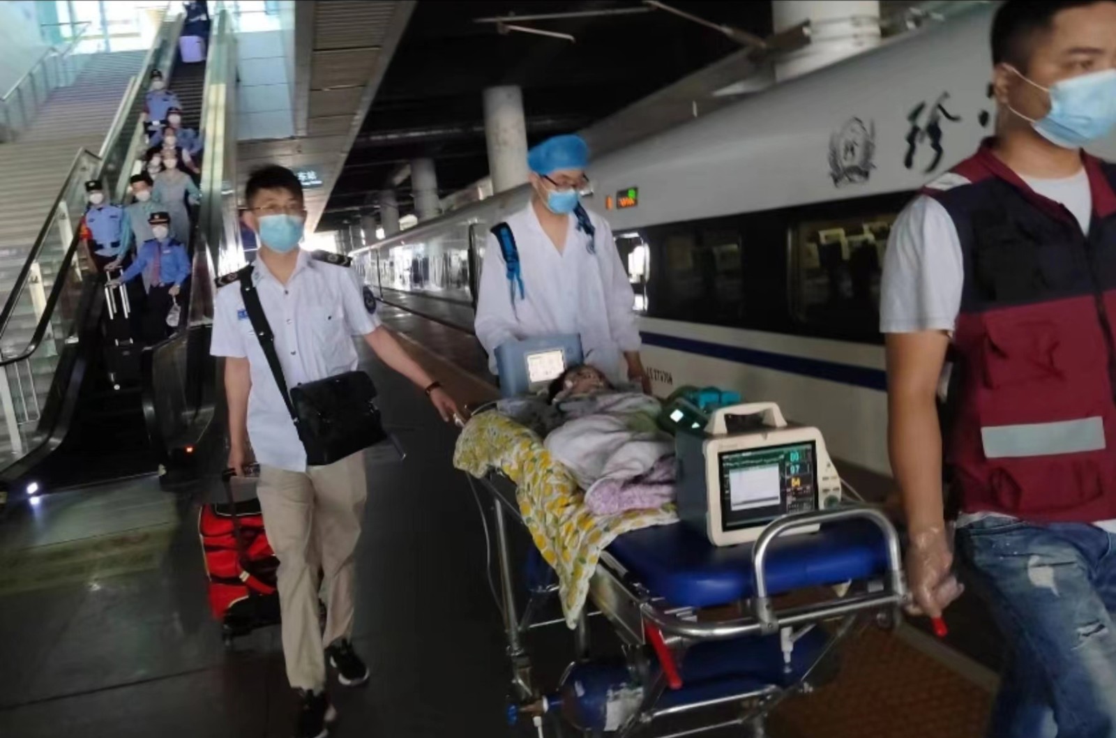 玛沁县高铁转运公司